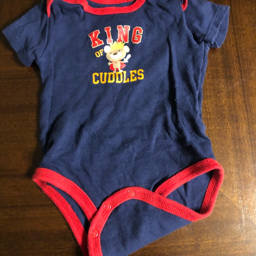 👶🏻 Carters. King of Cuddles onesie